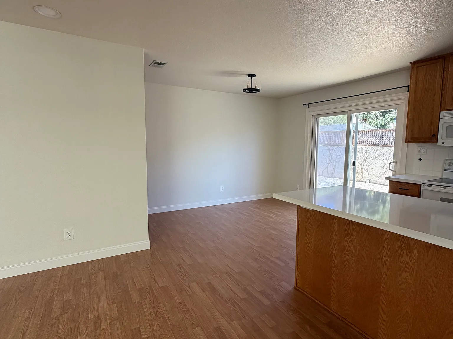 2 bed, 1170 sqft, $3,800 — Photo 2