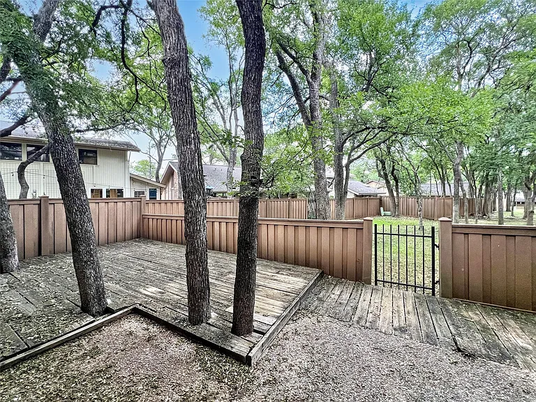 8305 Greenslope Dr — Photo 29