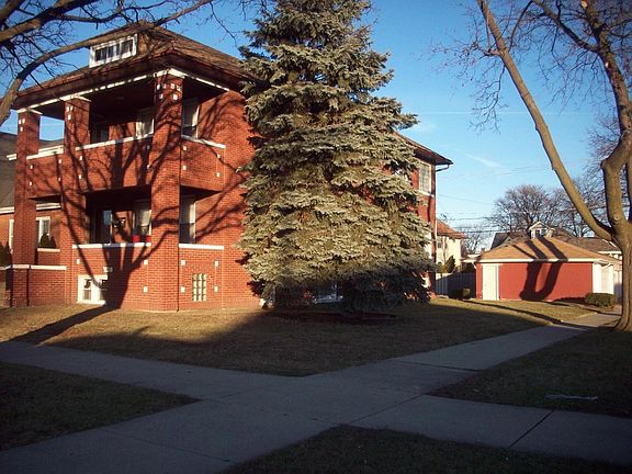 2nd image of 903 Broadway St
