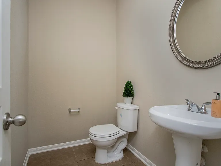 2209 Onyx Ct — Photo 8