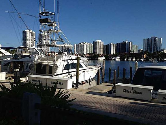 2nd image of 3610 Yacht Club Dr ##512-