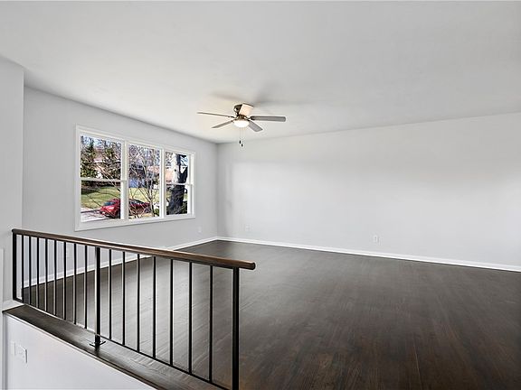 4th image of 400 Woodhaven Dr