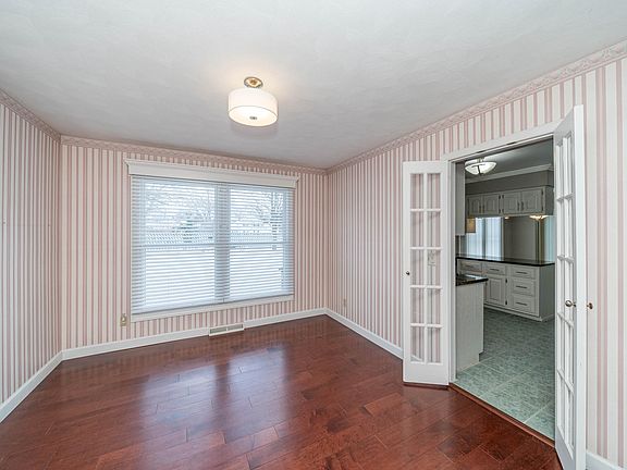 4th image of 286 Eaton St