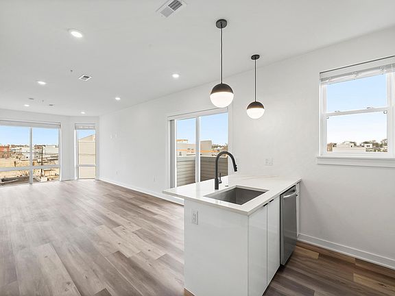 3rd image of 1539 N 26th St #506