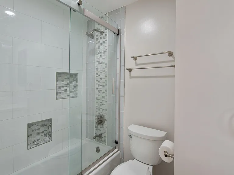 10624 Bloomfield St — Photo 16
