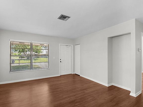 3rd image of 9040 SE Hobe Ridge Avenue