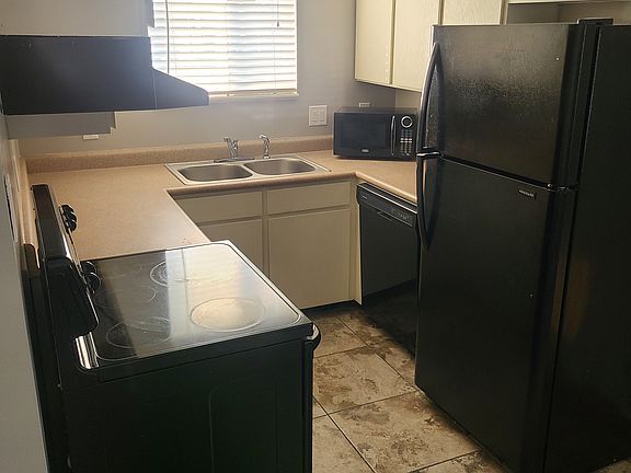 4th image of 2679 S Melville Dr