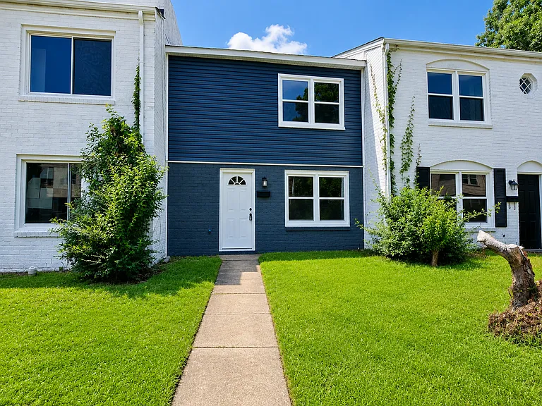 4021 Sloop Trl — Photo 1