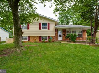 800 S Greenthorn Ave, Sterling, VA 20164