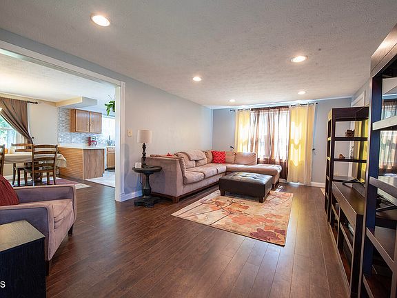 3rd image of 27 Kelley Dr
