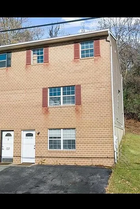 1315 Jeter Ave