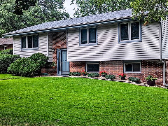 2nd image of 6330 Oakridge Dr