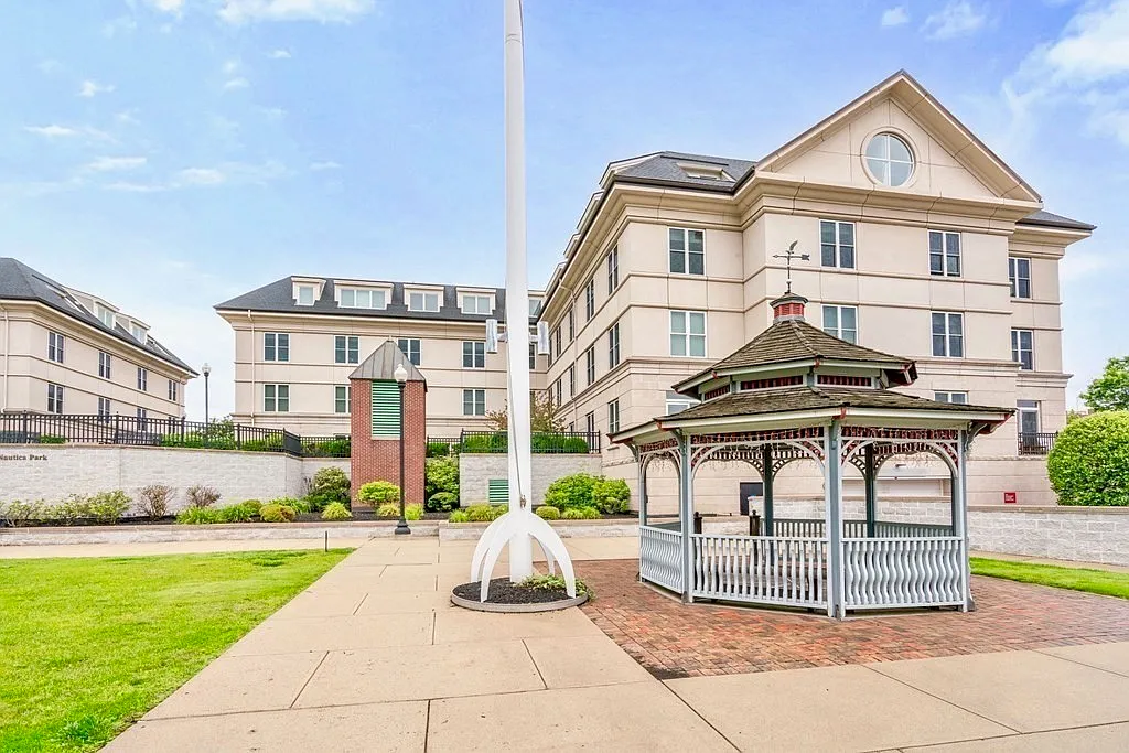 1 bed, 1.5 bath, 763 sqft, $3,250 — Photo 1