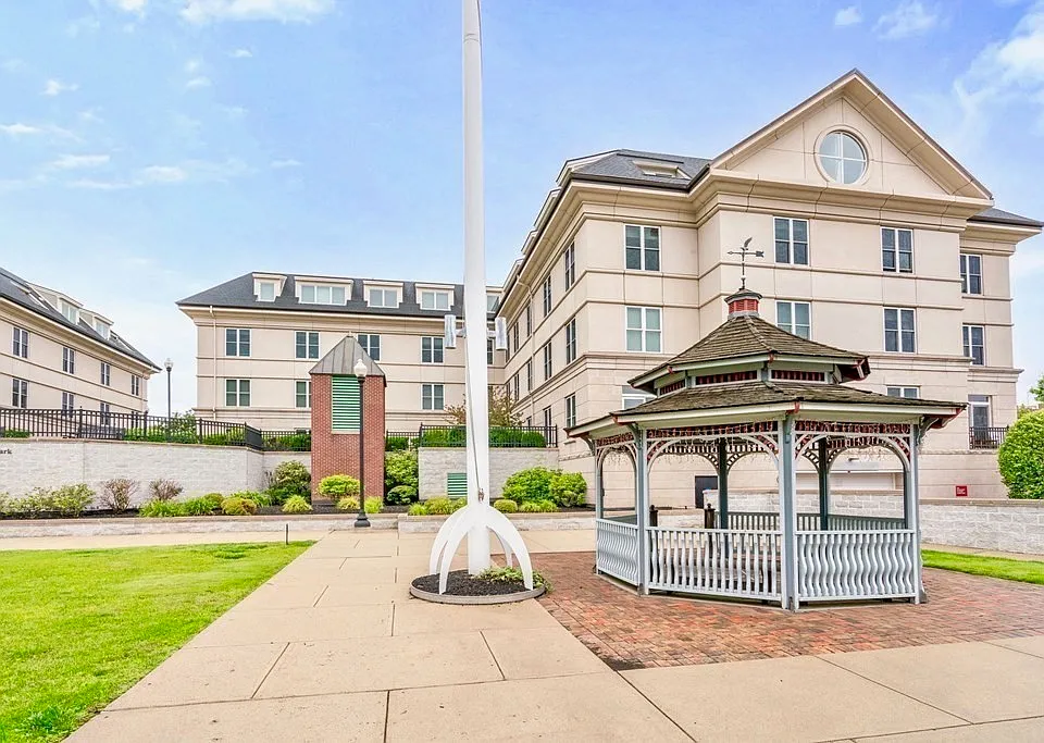 73 Chelsea St #104