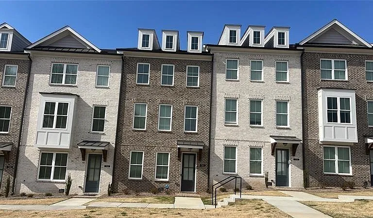 141 Basil St — Photo 1