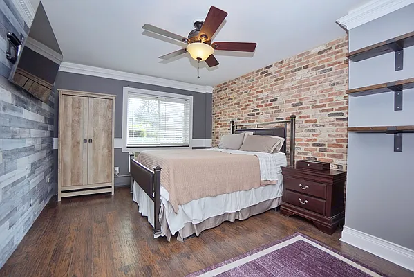 Sold by REMAX Elite | media 16