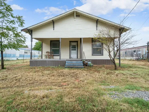 608 S Rusk St, De Leon, TX 76444