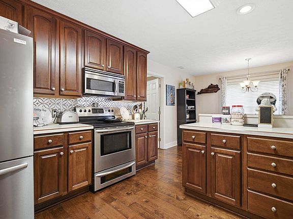 4th image of 512 Graystone Dr