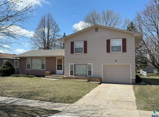 821 S Relanto St, Freeman, SD 57029