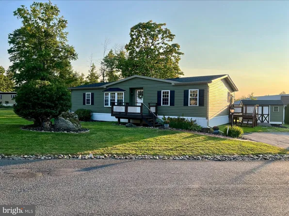 16 Golfview Dr, Quakertown, PA 18951