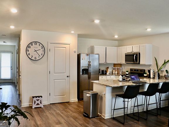 3rd image of 520 Macmillian Ln