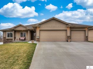 1802 Longview St, Papillion, NE 68133