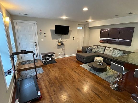 5th image of 1431 W Cortez St APT 1R