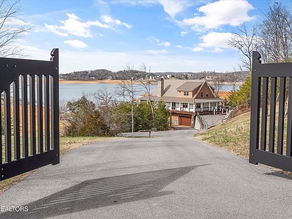 4th image of 120 Cypress Dr