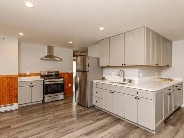 235 Mechanic St APT 2R, Leominster, MA 01453