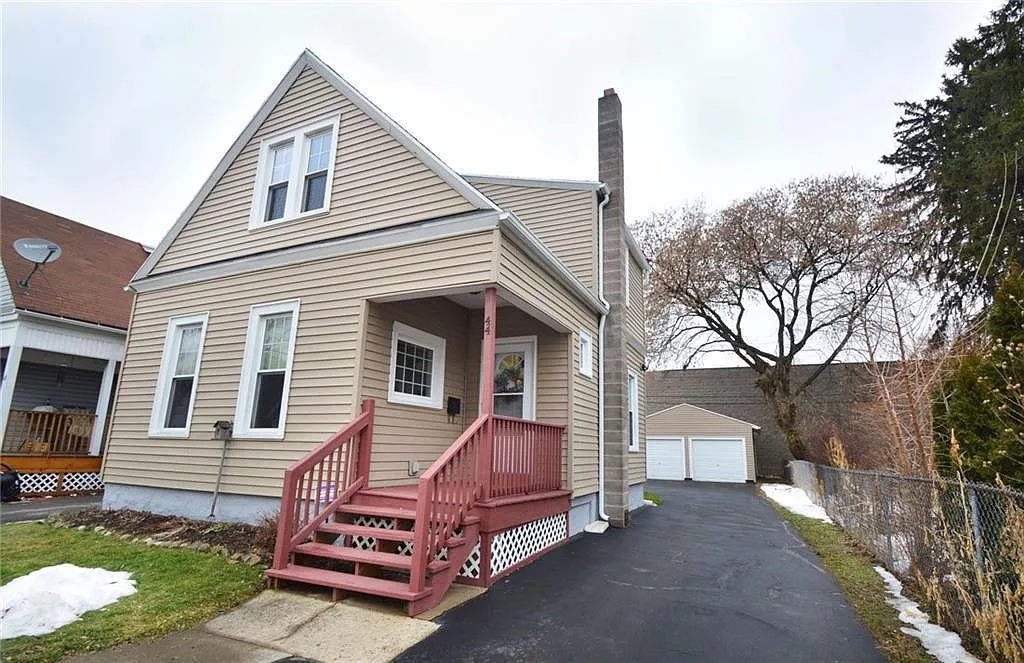 3 bed, 1341 sqft, $1,950 — Photo 1