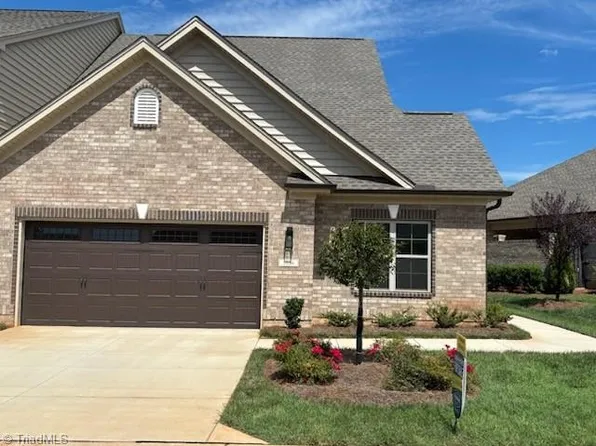 1036 Beechcraft Dr, Mebane, NC 27302