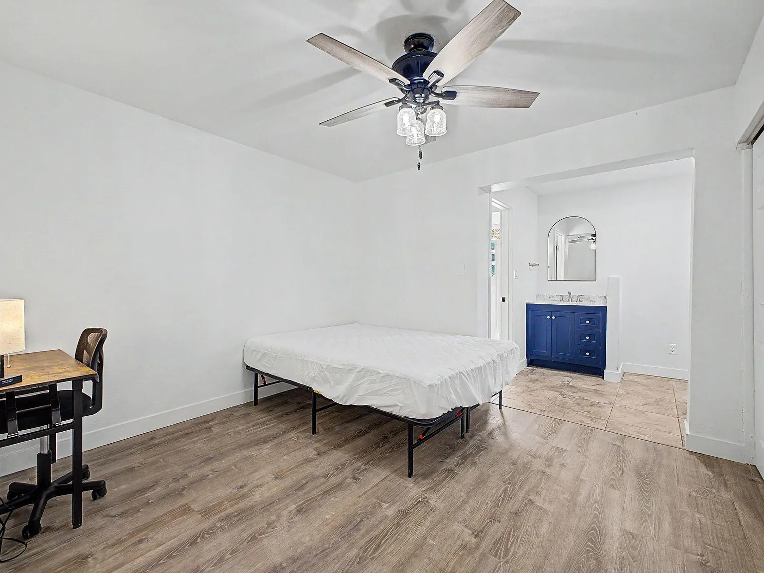 4 bed, 4.0 bath, 2600 sqft, $1,317 — Photo 2