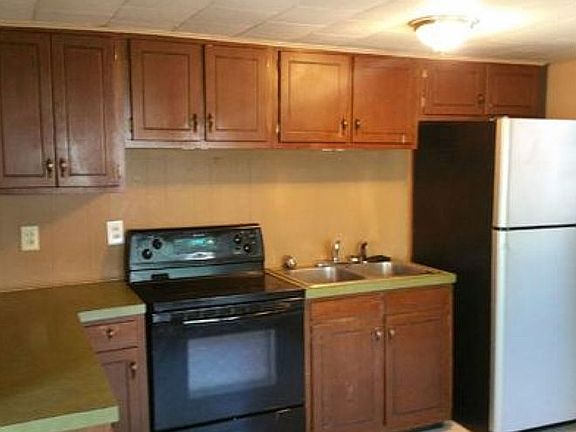 2nd image of 403 1/2 W Bissell St