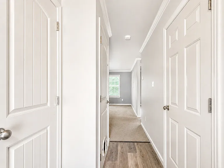 101 Wheatstone Ln — Photo 2