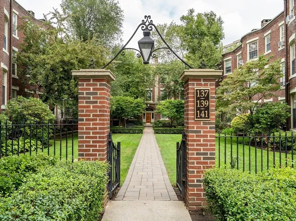 141 Beaconsfield Rd APT 6, Brookline, MA 02445