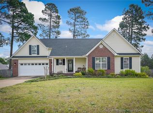 98 Arlington Dr, Cameron, NC 28326