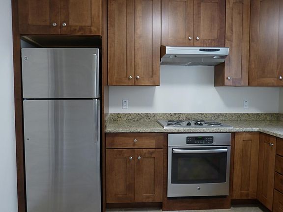 3rd image of 579 24th Ave APT 2
