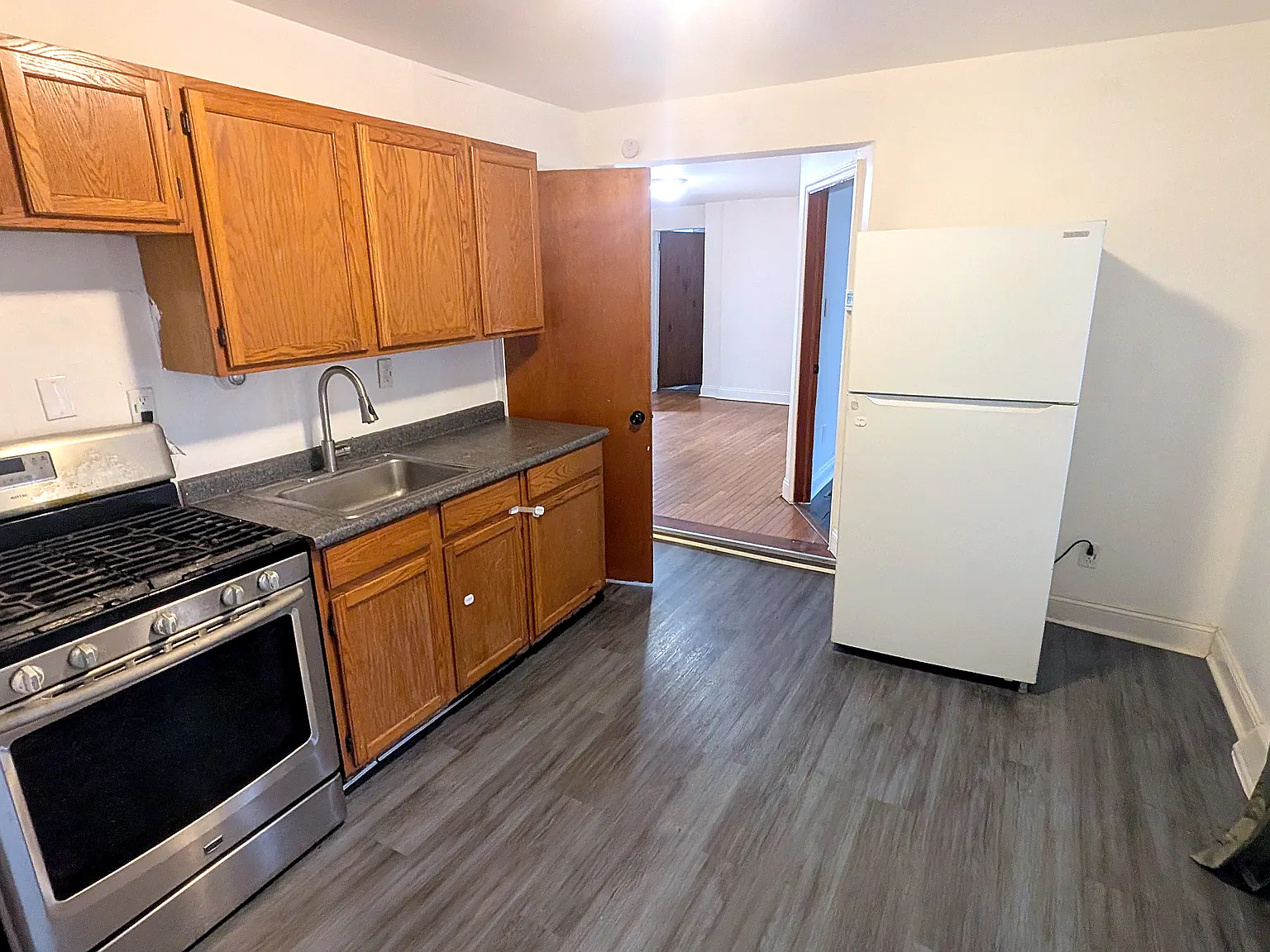 212 Meredith St — Photo 2