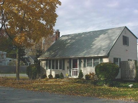 1st image of 19 Roosevelt Ave