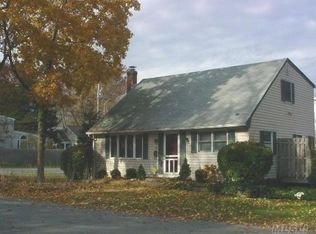 19 Roosevelt Ave, East Northport, NY 11731