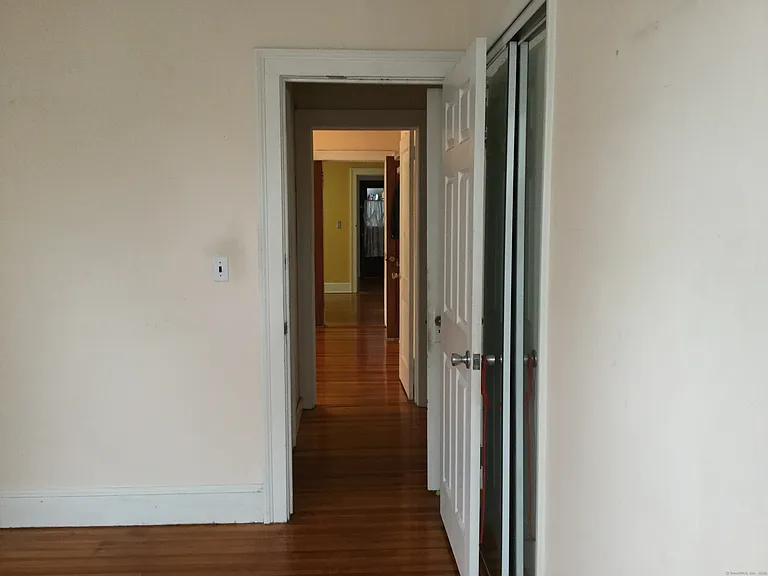 40 Quaker Ln S — Photo 3