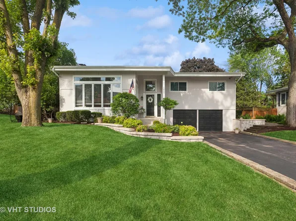 1409 Glencoe St, Wheaton, IL 60187