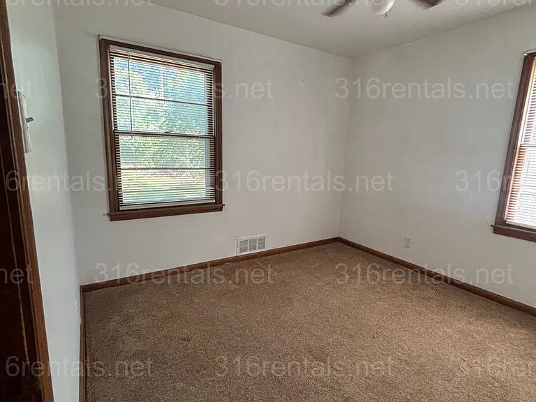 1144 Skelly St — Photo 12