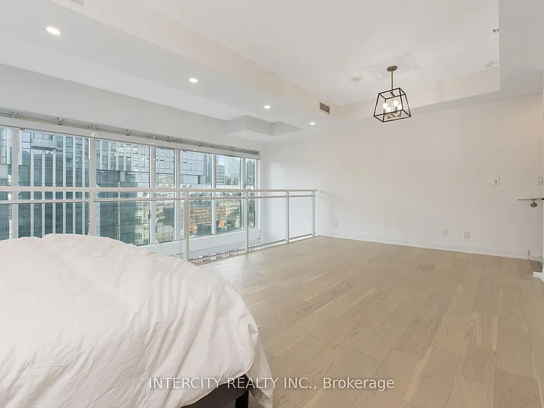 21 Nelson St #LPH32 — Photo 23