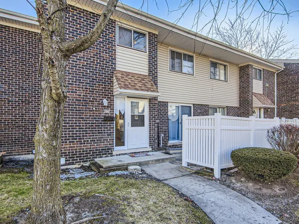 901 White Oak Ln, University Park, IL 60484