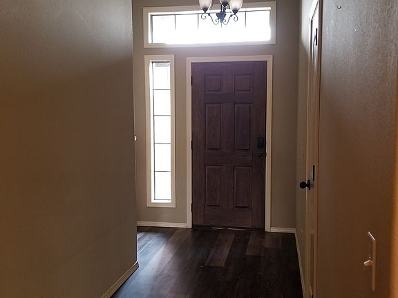 Entry (BR1 to the left)