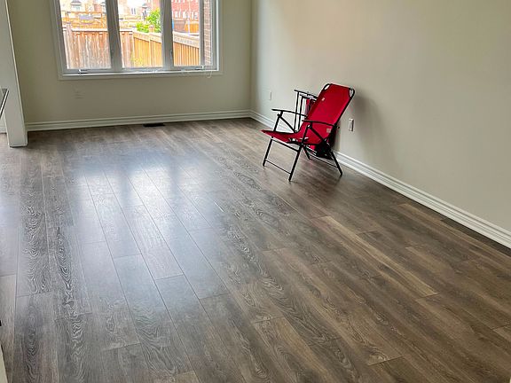 5th image of 78 Phyllis Dr