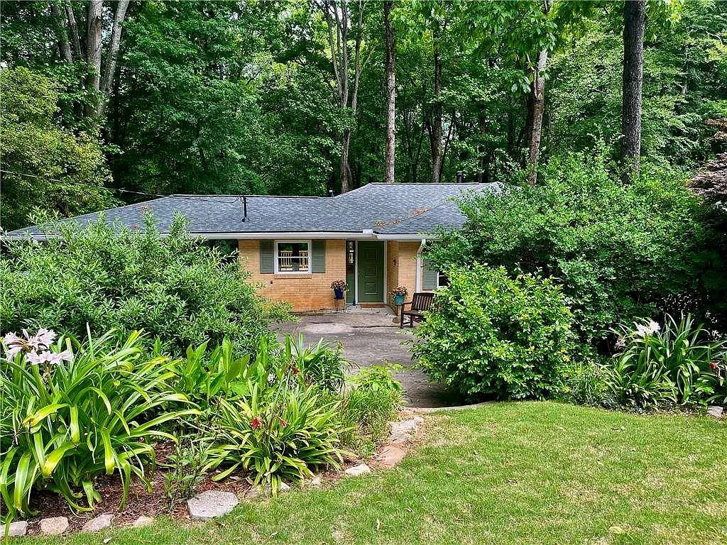 4 bed, 2800 sqft, $3,950 — Photo 1