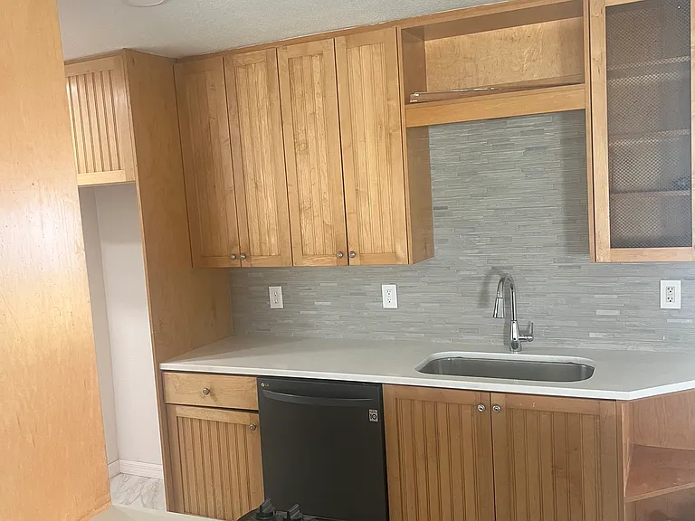 2319 Stratford Dr — Photo 10