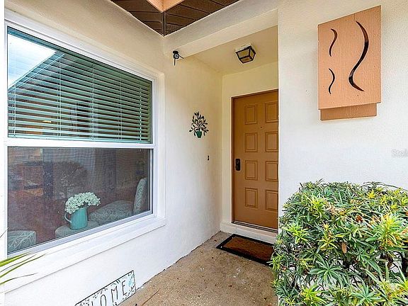 3rd image of 102 Arbor Dr E